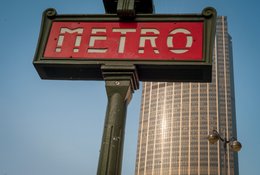 Edgar-Quinet-station;-Kaleidos;-Kaleidos-images;-La-parole-à-limage;-Line-6;-Metal-post;-Metro-sign;-Paris;-Paris-metro;-Red;-Signage;-Skyscraper;-Stories-Pictures;-Street-furniture;-Tarek-Charara;-Tour-Montparnasse;-Urban-heritage